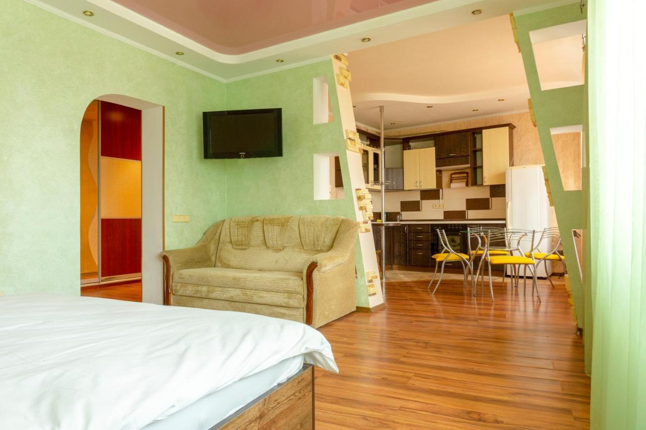 Big Studio Apartment Near River Mall Kiev Exterior foto
