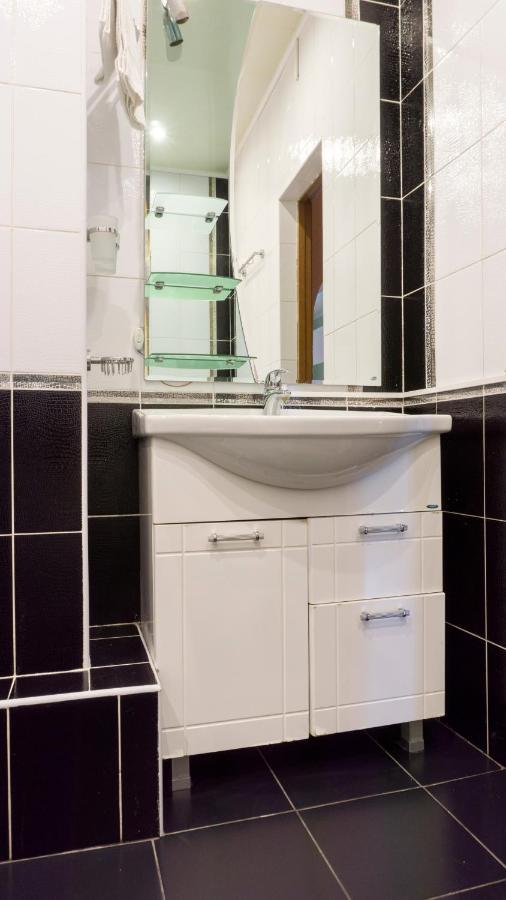 Big Studio Apartment Near River Mall Kiev Exterior foto